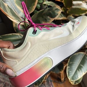 Women’s Nike Air Max Dia’s